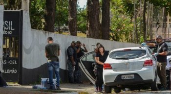 Perícia feita pela Polícia Civil no carro em que chegaram dois jovens armados e encapuzados que invadiram a Escola Estadual Professor Raul Brasil e disparam contra os alunos, em Suzano, São Paulo