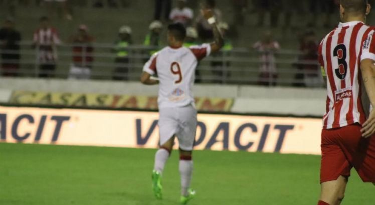 Odilávio marcou o primeiro gol do Náutico no jogo