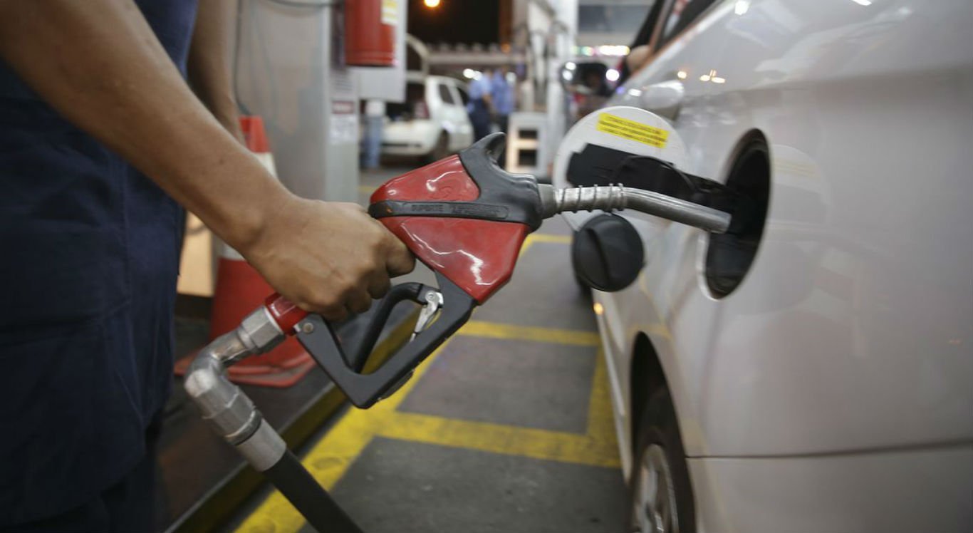 Motoristas da 99 recebem adicional pelo aumento da gasolina