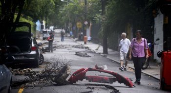 Com o decreto, passa a ser possível fazer contratação de serviços emergenciais de resposta à enchente sem licitação.