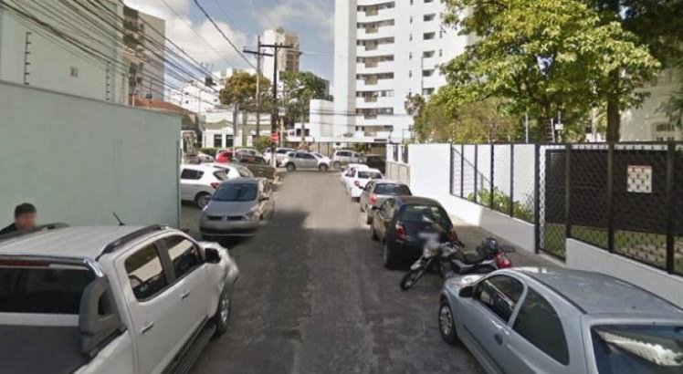 O motivo do bloqueio são as obras da Autarquia de Urbanização do Recife (URB) na Avenida Beira Rio/Parque Capibaribe.