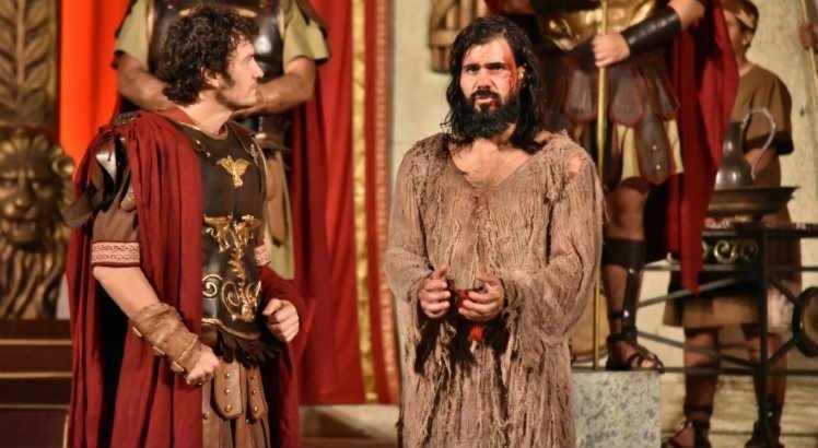 Gabriel Braga Nunes e Juliano Cazarré como Pilatos e Jesus, respectivamente