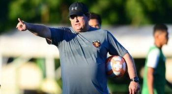 Guto Ferreira tem seis jogos e seis vitórias no comando do Sport.