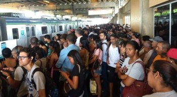 As estações da linha Centro do metrô ficaram lotadas