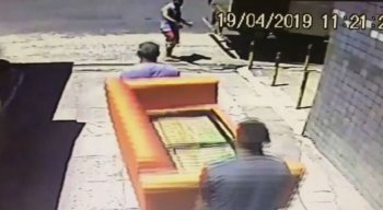 Uma câmera registrou a ação