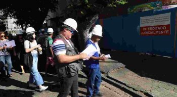 Engenheiros e arquitetos voluntários em visita ao Holiday