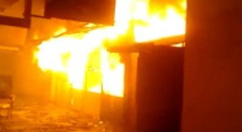 O incêndio destruiu, pelo menos, 10 boxes