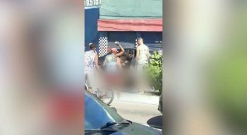 A ação foi flagrada por câmeras de celular