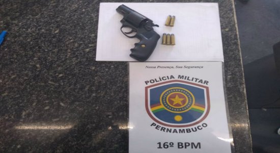 Homem é preso suspeito de cometer homicídios em comunidade do Recife