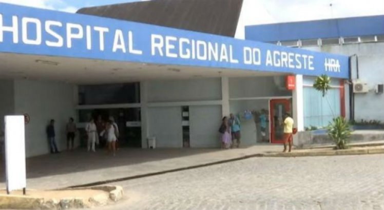 O médico atendia um paciente no Hospital do Agreste, em Caruaru