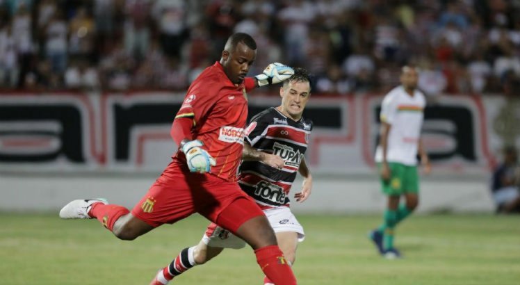 Pipico reclamou da atuação do árbitro Alinor Silva da Paixão.