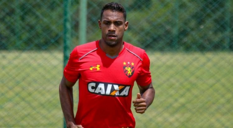 João Igor chegou ao Sport por empréstimo do Santos até o final do Campeonato Pernambucano, mas teve o contrato prorrogado até o fim de 2019.