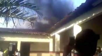 Escola foi atingida por incêndio
