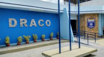 Todos os presos, juntamente com o material apreendido, foram levados para a DRACO