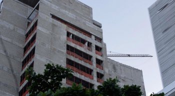 Grua caiu sobre o trabalhador