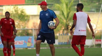 Danilo Pires e Rafael Oliveira disputam uma vaga no time titular do Náutico.