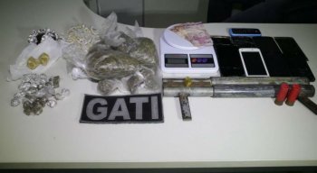 Polícia Militar apreendeu drogas e uma espingarda de fabricação caseira