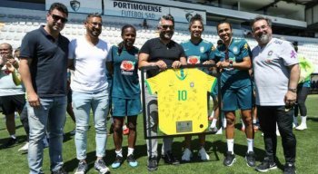 Marta, Formiga e Cristiane participaram de homenagem ao Portimonense Sporting Clube