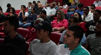 Alunos do curso assistem à palestra