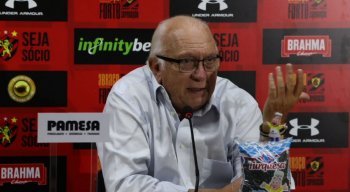Milton Bivar em entrevista coletiva
