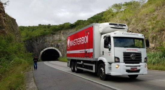 Caminhão tem parte da carga roubada na Serra das Russas