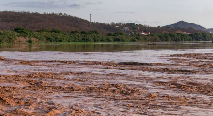 A pesca continua está restrita ou proibida na bacia do Rio Doce