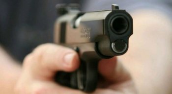 Suspeito estava com a arma supostamente utilizada no crime