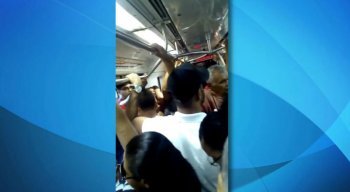 Metrô estava cheio no momento em que parou
