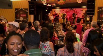 Público curtiu a festa ao som de Almir Rouche e da Banda Quenga de Coco