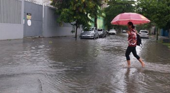 Chuvas fortes na manhã desta quinta-feira (13)