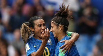 Marta e Cristiane foram autoras dos dois gols brasileiros