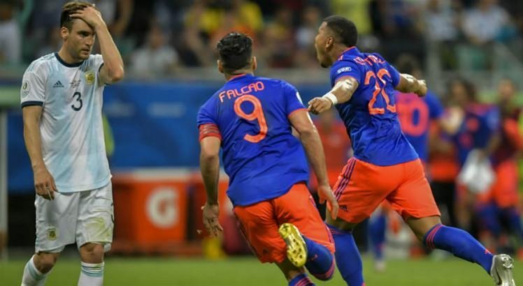 Martínez e Zapata fizeram os gols da Seleção Colombiana na Arena Fonte Nova, em Salvador-BA.