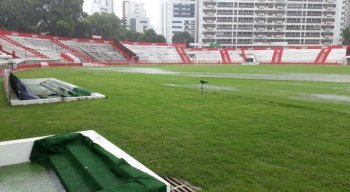 As fortes chuvas impossibilitaram a realização do jogo.
