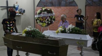 Os corpos de Ítalo e Lucas foram sepultados no cemitério municipal de Camaragibe neste domingo