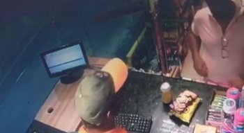 Frentista entrou em luta corporal com o assaltante