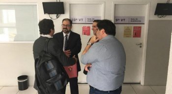 Estiveram presentes o advogado de Magrão (Leonardo Laporta) e os representantes do Sport: Marcos Cabral (vice-jurídico), Eduardo Coimbra (advogado) e Nelo Campos (diretor de futebol)