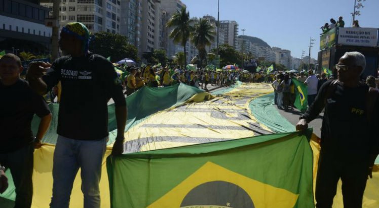 Manifestantes fazem ato, no Rio  de Janeiro, em apoio ao pacote anticrime e a favor da reforma da Previdência 