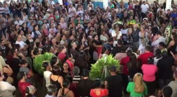 Multidão acompanhou o velório