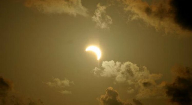 Saiba como o eclipse solar 'anel de fogo' desta quinta (10) afeta o Brasil