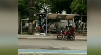 O crime foi praticado por dois homens, em uma moto