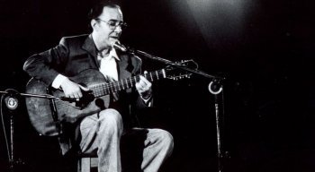 Considerado pai da bossa nova, João Gilberto morreu aos 88 anos, no Rio de Janeiro