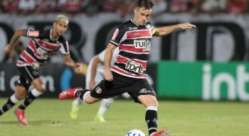 Pipico é o artilheiro do Santa Cruz na temporada com 16 gols.