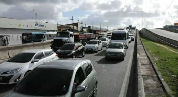 Trânsito congestionado na BR-101 Sul