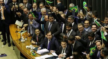 Proposta teve 379 votos a favor e 131 votos contra, durante sessão nessa quarta-feira (10)