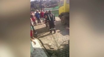 Antônio Alves da Silva estava descarregando uma carga de areia
