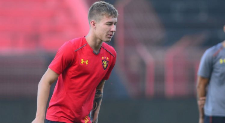 Charles é titular no Sport desde o começo da temporada.