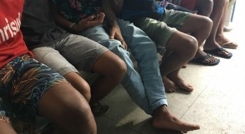 O adolescente teria roubado, junto com o irmão, três passarinhos e um botijão de gás.