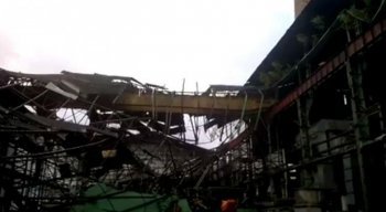 Estrutura já estava em obras e por conta das chuvas e ventos fortes acabou caindo