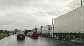 De acordo com a PRF, os condutores não estão interditando a via
