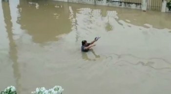 O bairro de Casa Caiada está alagado